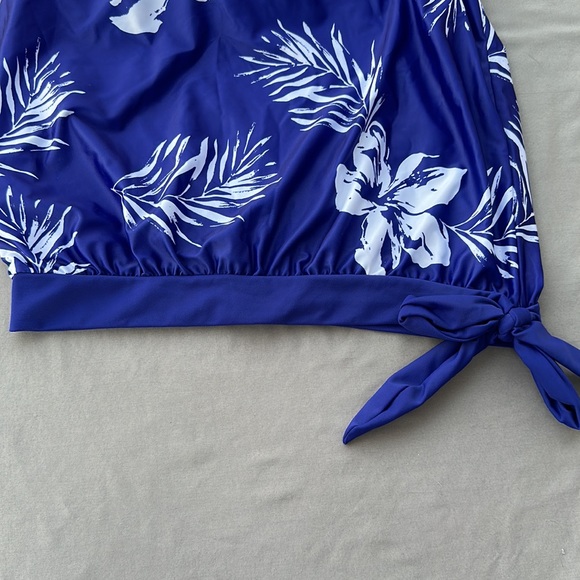 Unknown Brand, Women’s size small, Blue Floral Pattern, Tankini swim top - Picture 10 of 10